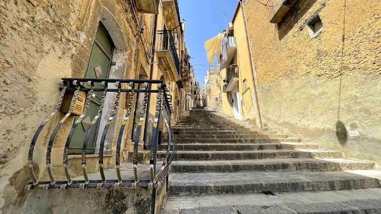 Caltagirone, dettagli delle vie interne