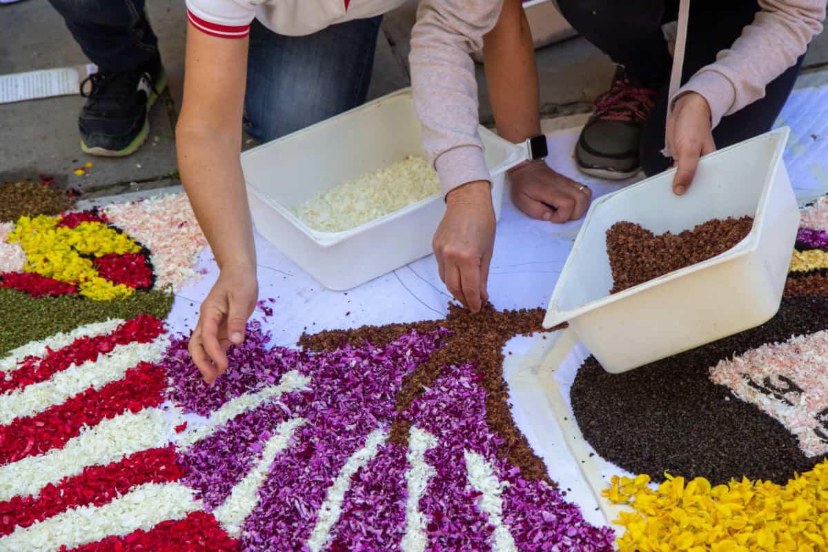 Dettagli della preparazione dell'Infiorata