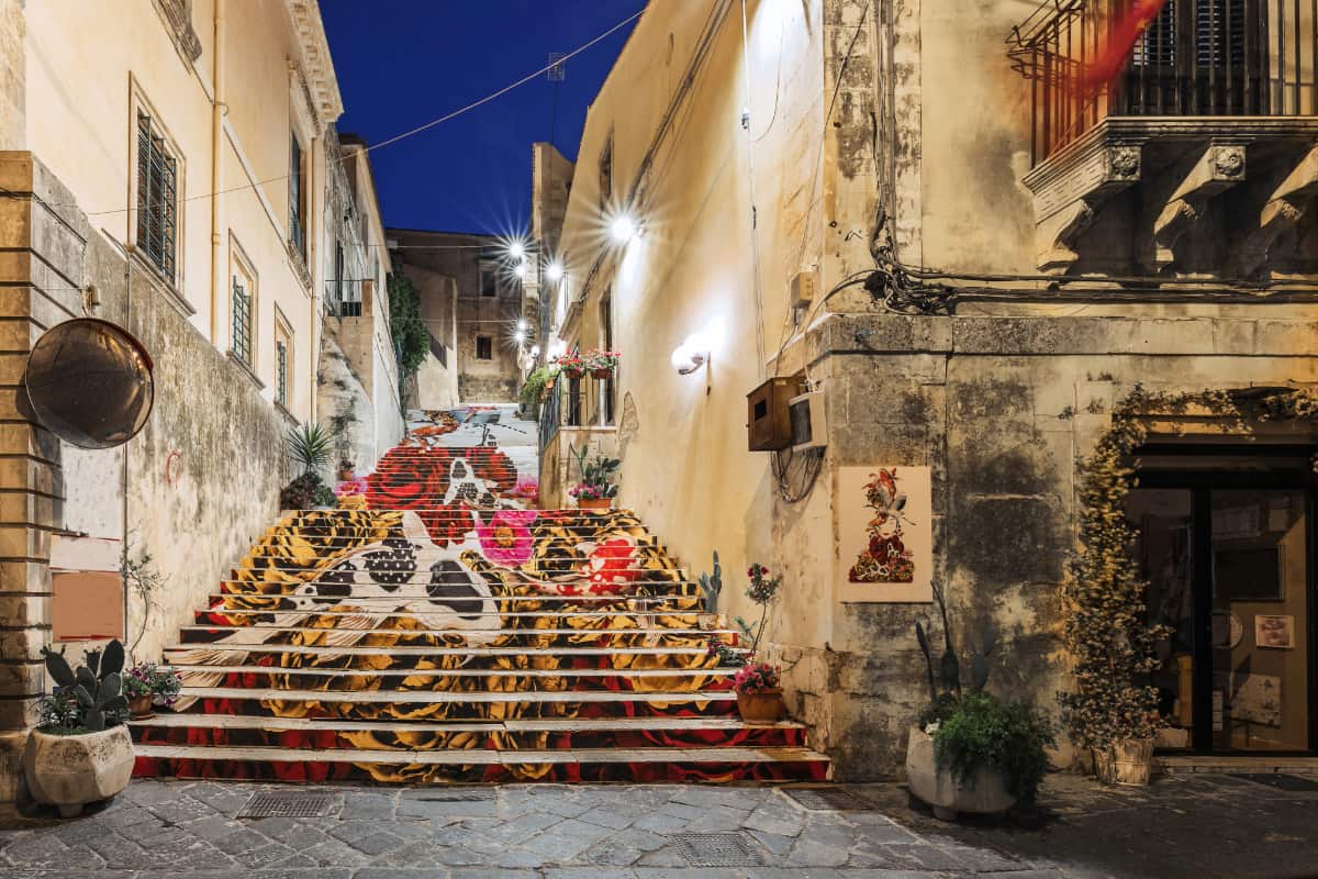 Le scalinate creative di Noto